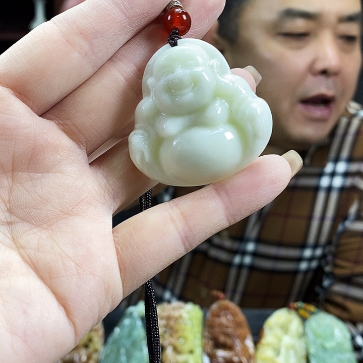 蛇纹石玉吊坠未镶嵌