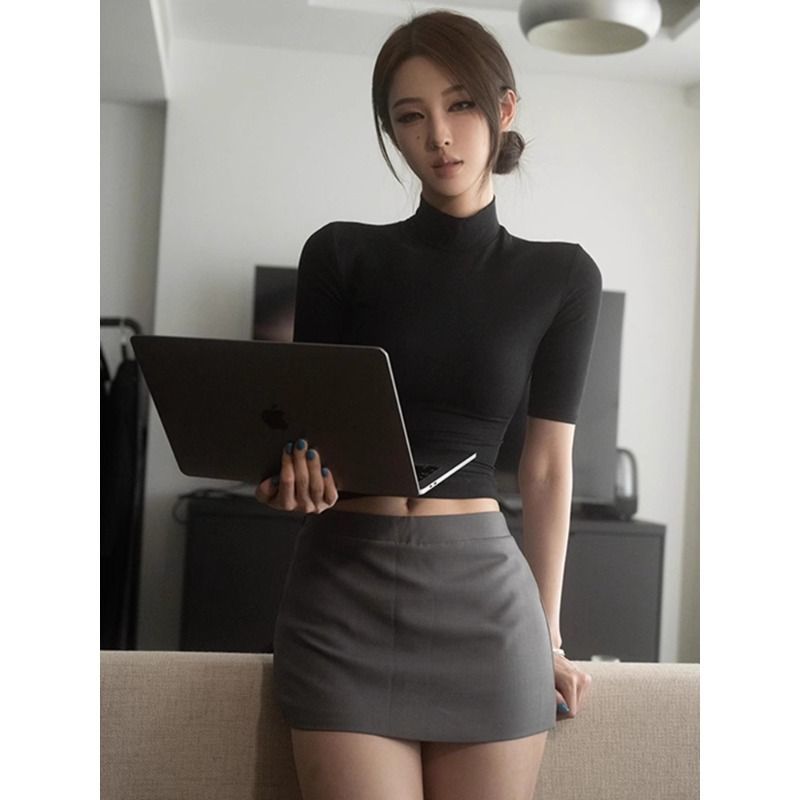纯欲黑色半高领针织T恤女装夏季新款辣妹风修身显瘦短款半袖上衣