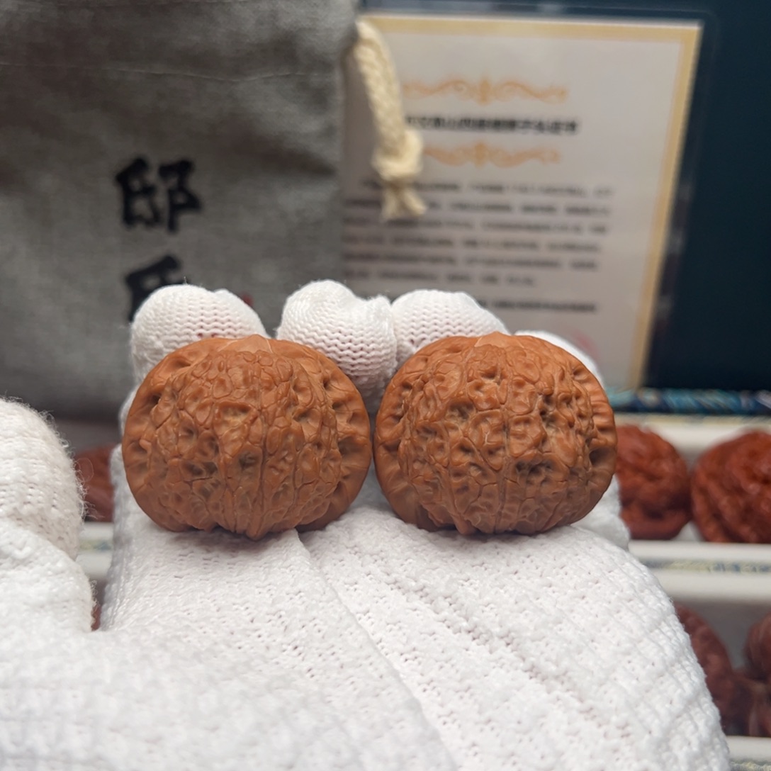 文玩核桃吊坠血麒麟40