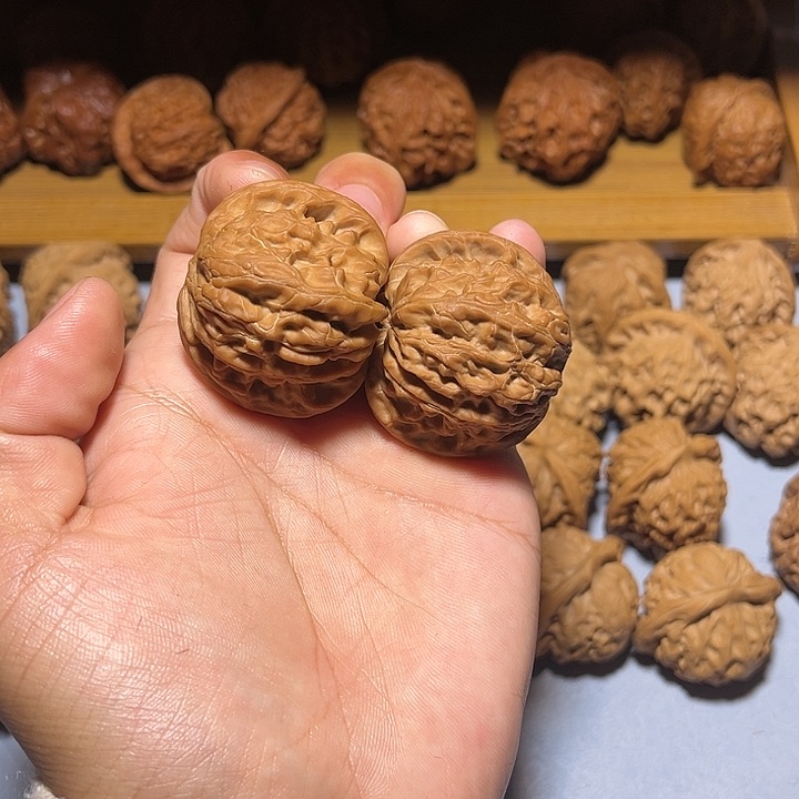 文玩核桃把件40原生态无药房山磨盘