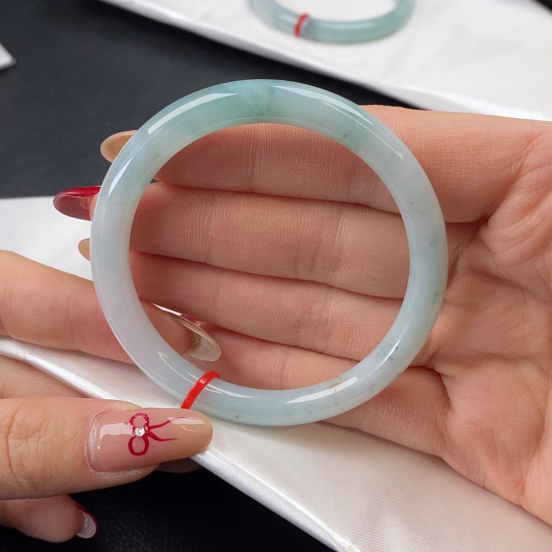 翡翠手镯（圆镯）未镶嵌55圈口