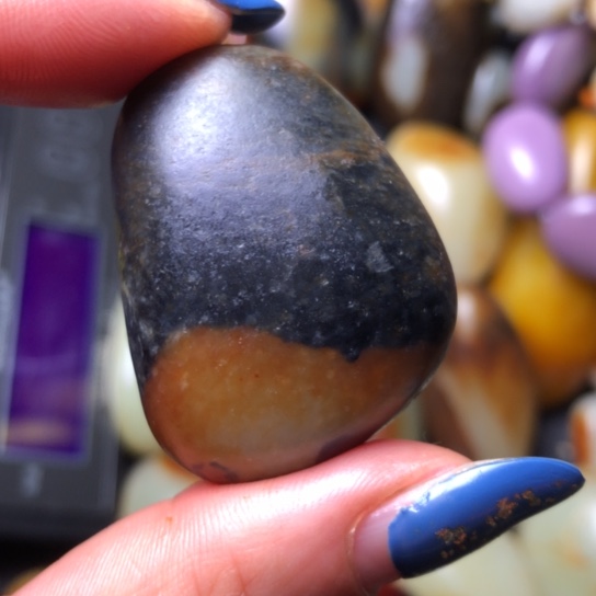 和田玉（翠青玉）未镶嵌珠宝奇石