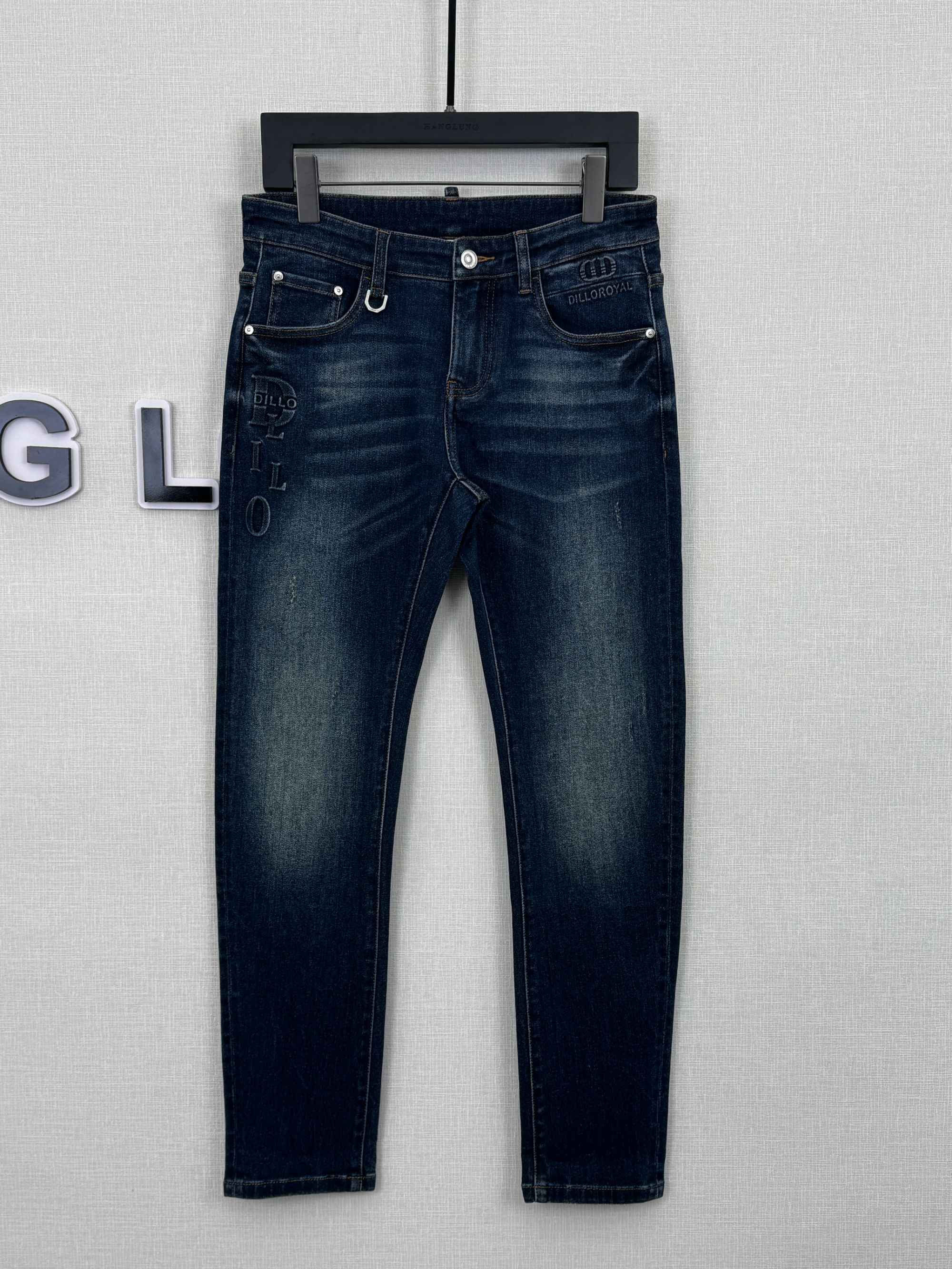 秋冬压印logo刺绣百搭做旧潮流个性牛仔裤