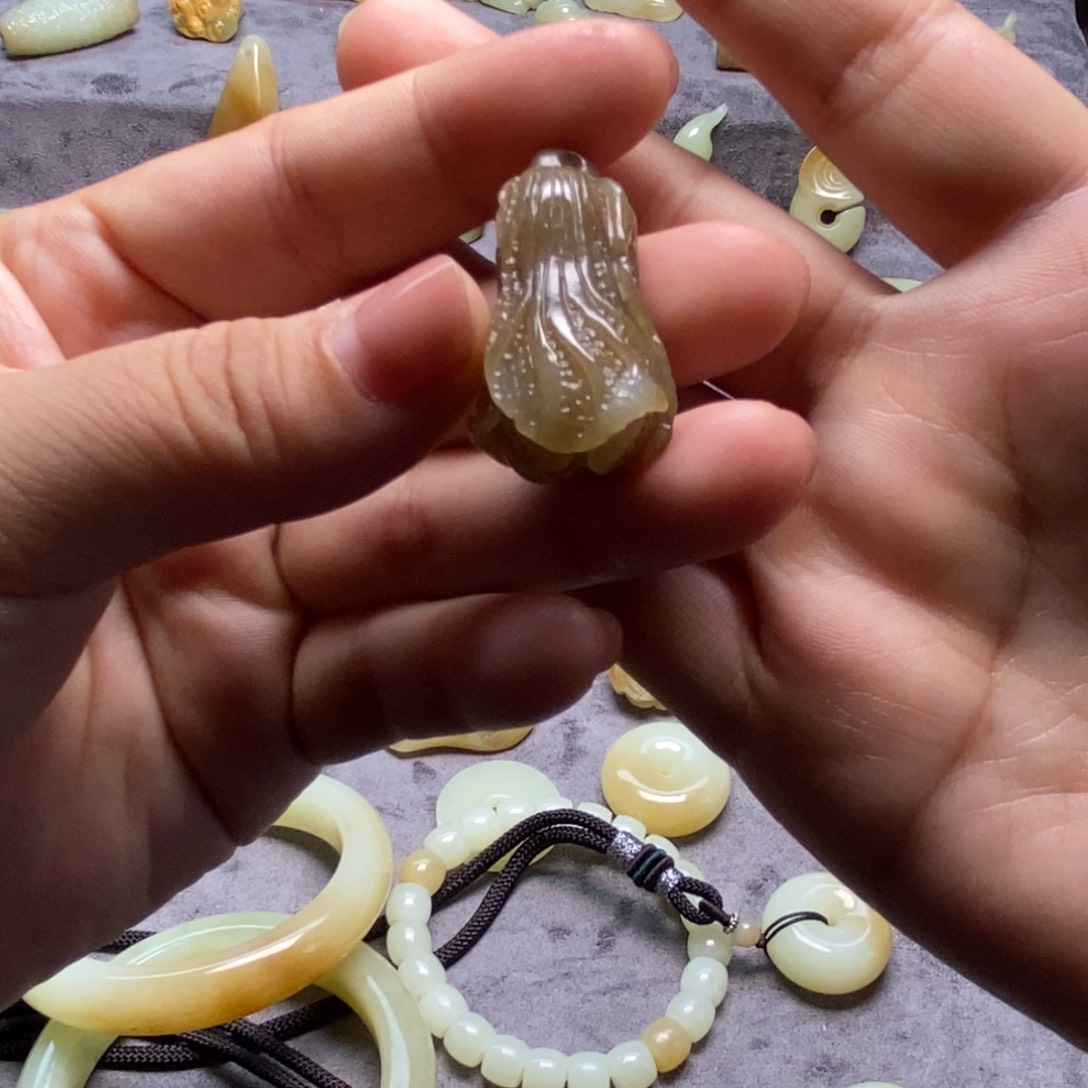 和田玉（糖玉）未镶嵌颈饰