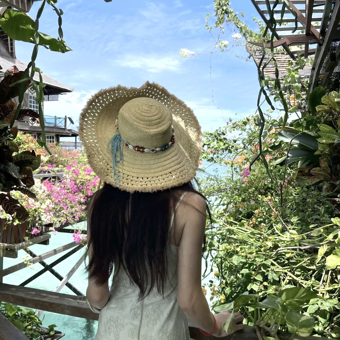 海南三亚夏季春夏女圆顶大中檐草帽花环帽子户外遮阳帽沙滩帽