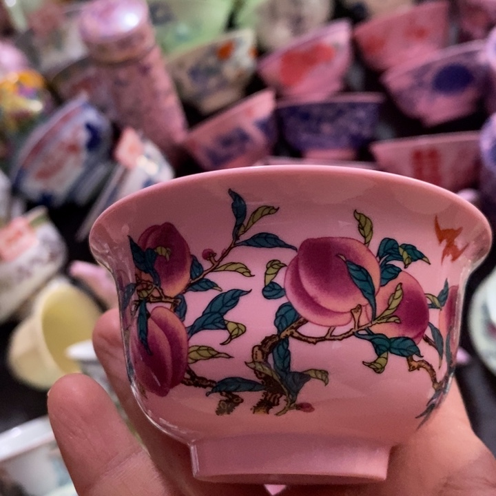 摆件瓷红稀土寿桃压手杯