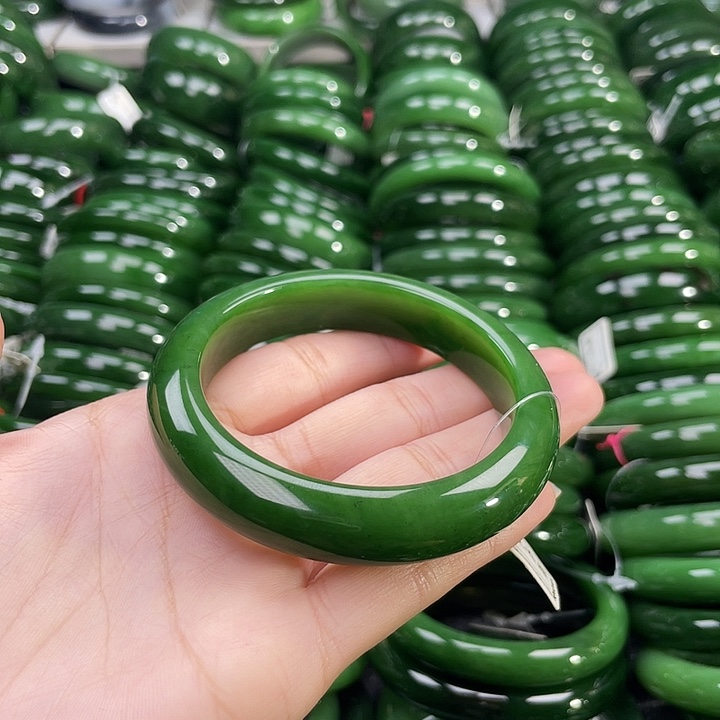 未镶嵌手镯和田玉（碧玉）