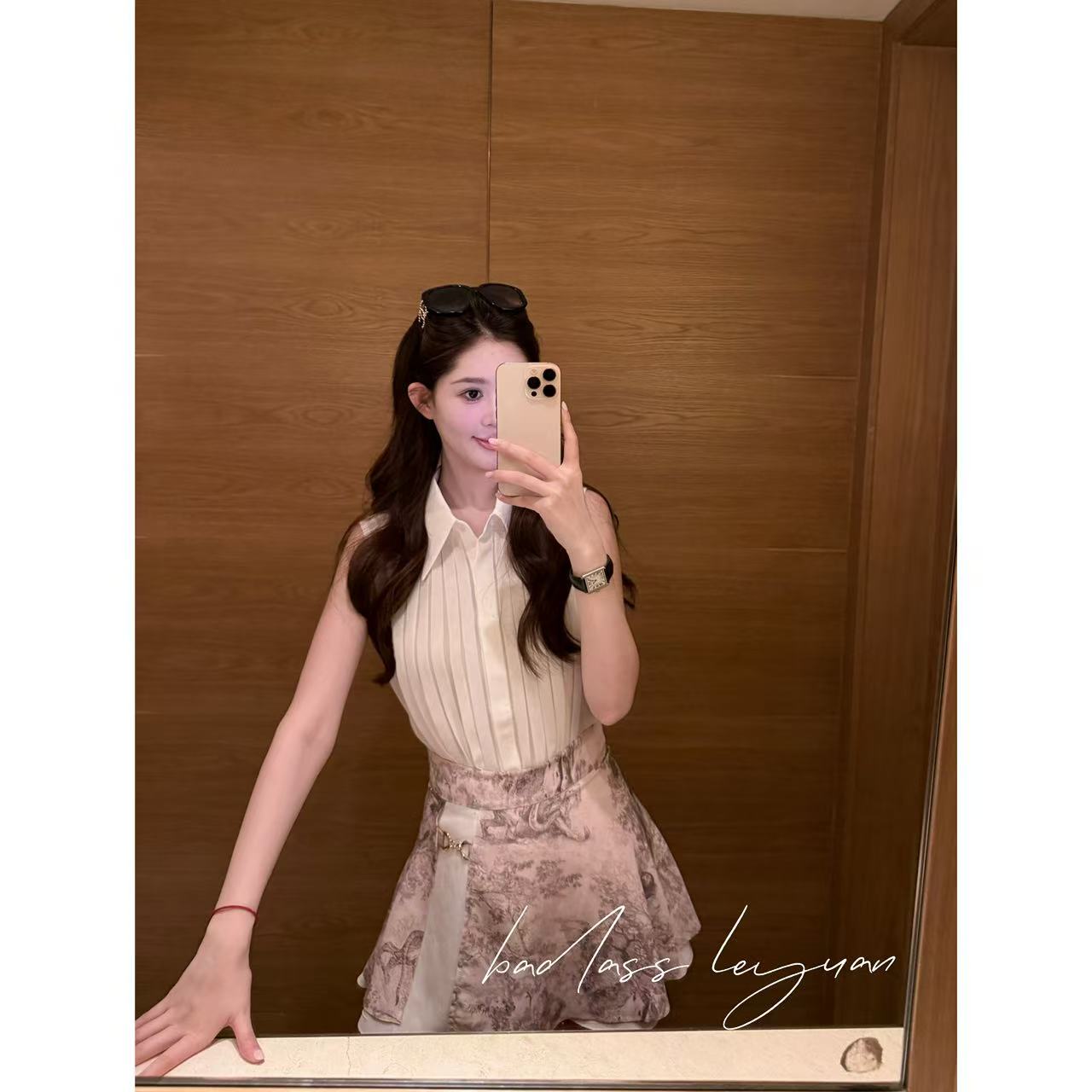 【衣橱名片】LEYUAN.好看显瘦拼色翻领压褶无袖衬衫+雪纺印花半身裙