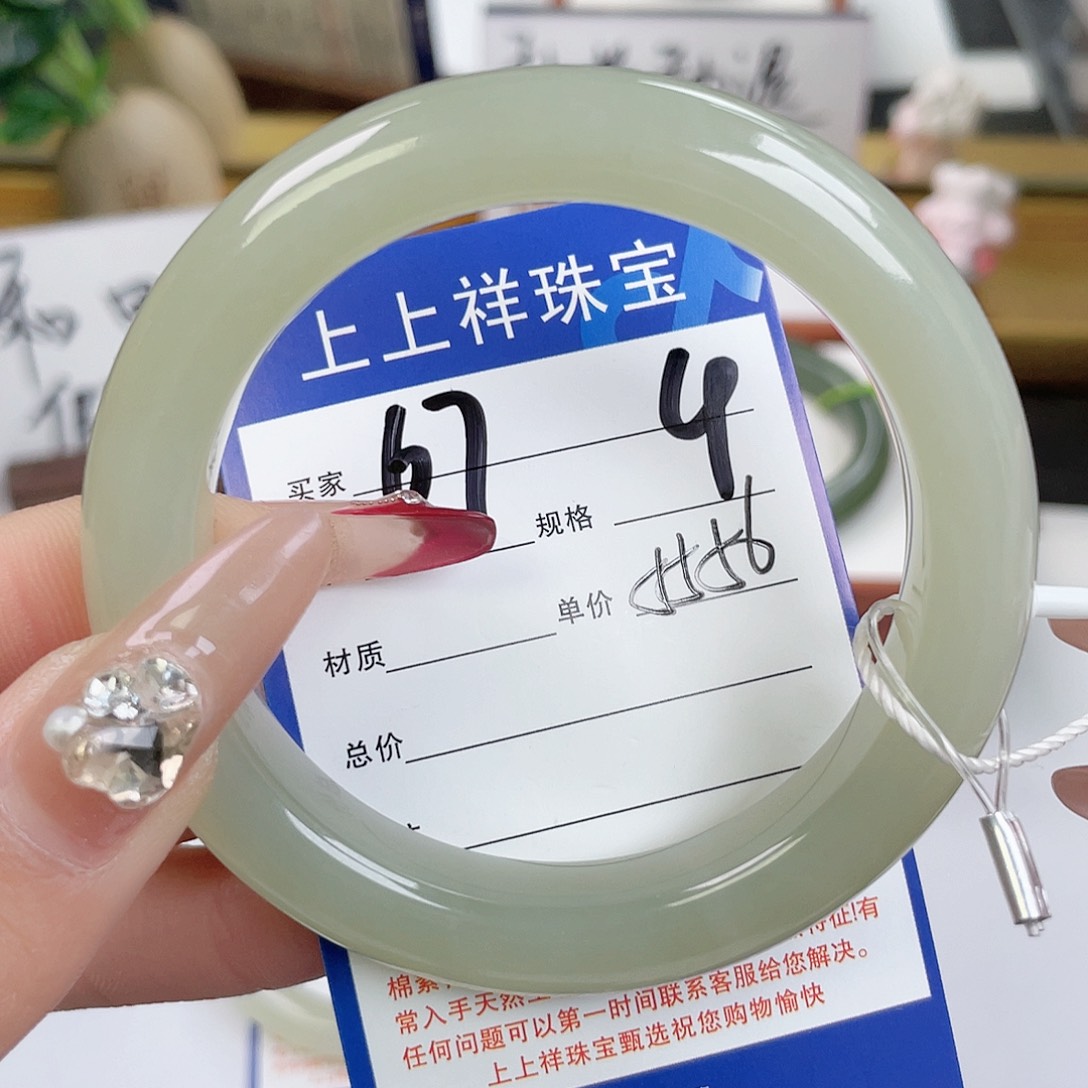 和田玉手镯未镶嵌