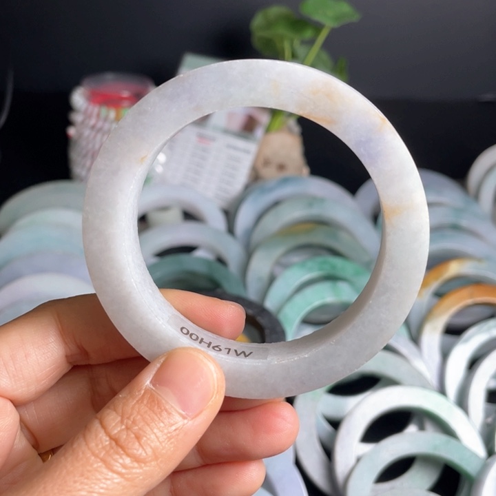 定制翡翠手镯未镶嵌手镯