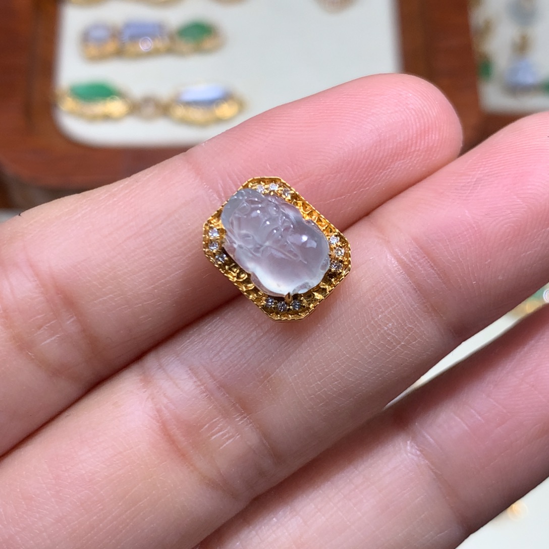 翡翠18K金镶嵌毛衣链貔貅