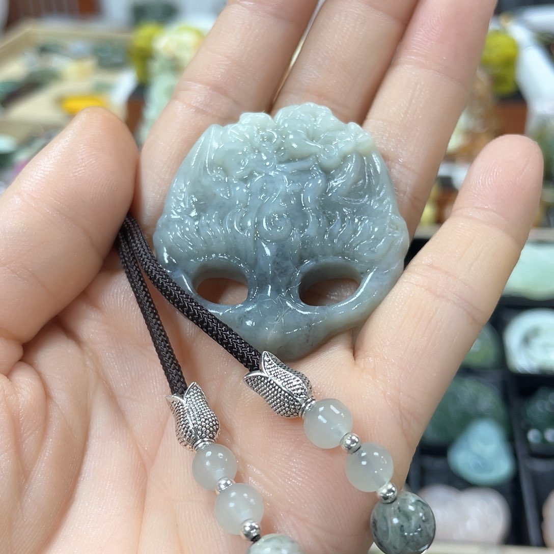 蛇纹石玉颈饰未镶嵌