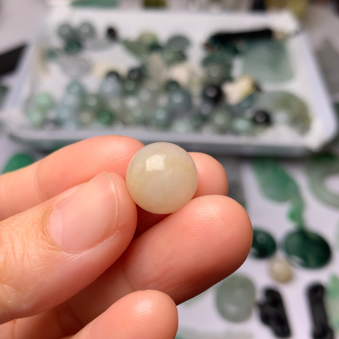 南***-翡翠未镶嵌颈饰翡翠