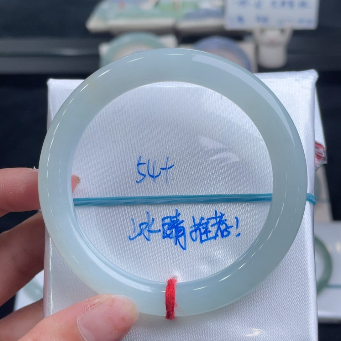 翡翠手镯未镶嵌翡翠手镯