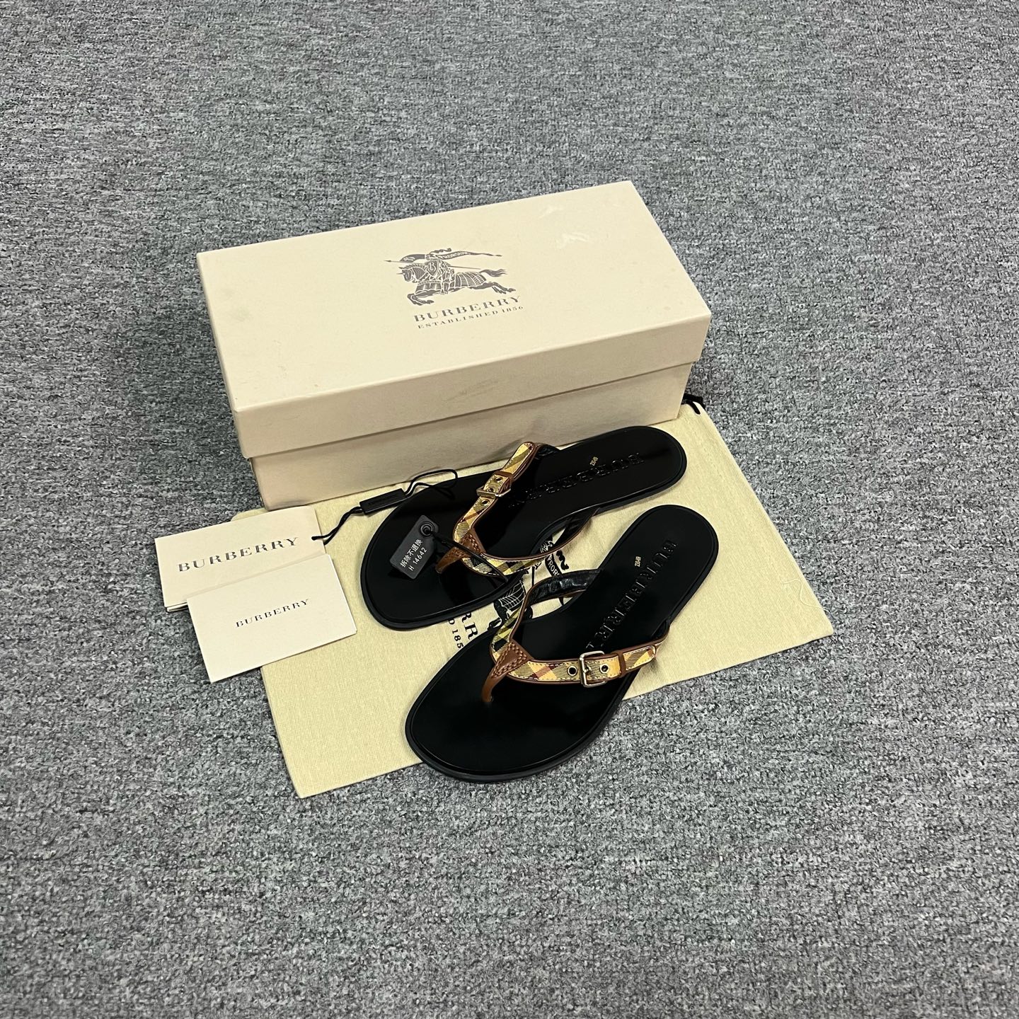 99新 BURBERRY/博柏利 Burberry 平底拖鞋 36码