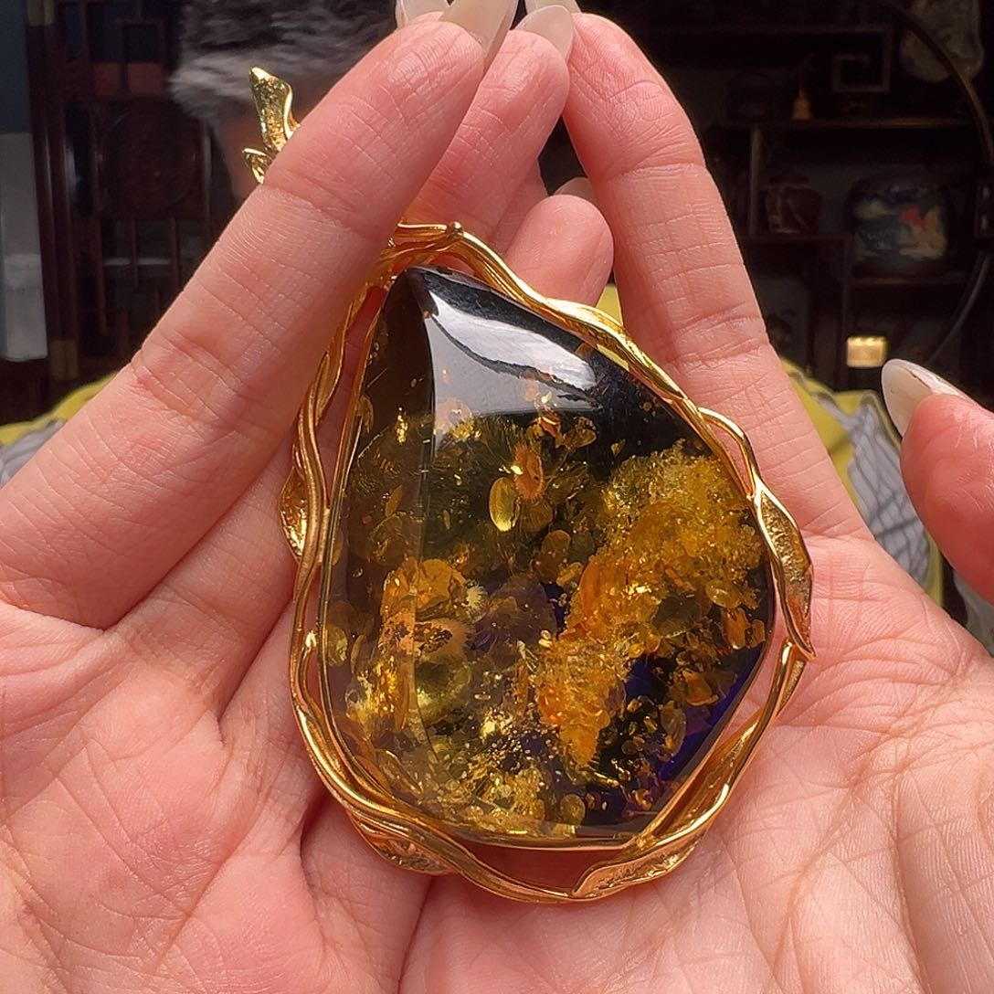 琥珀裸石银S925镶嵌THL046。吊坠