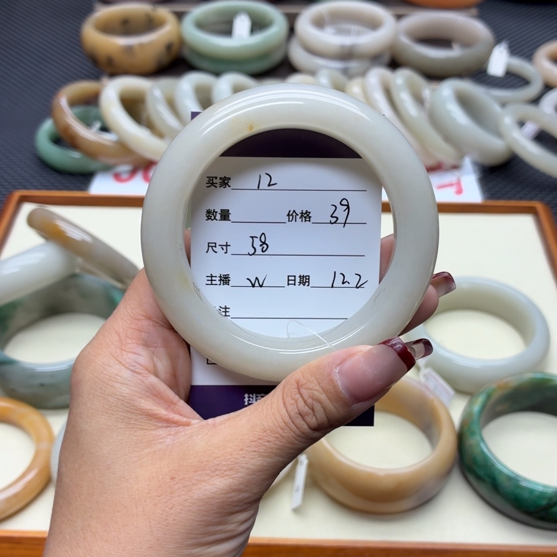 石英质玉未镶嵌手镯