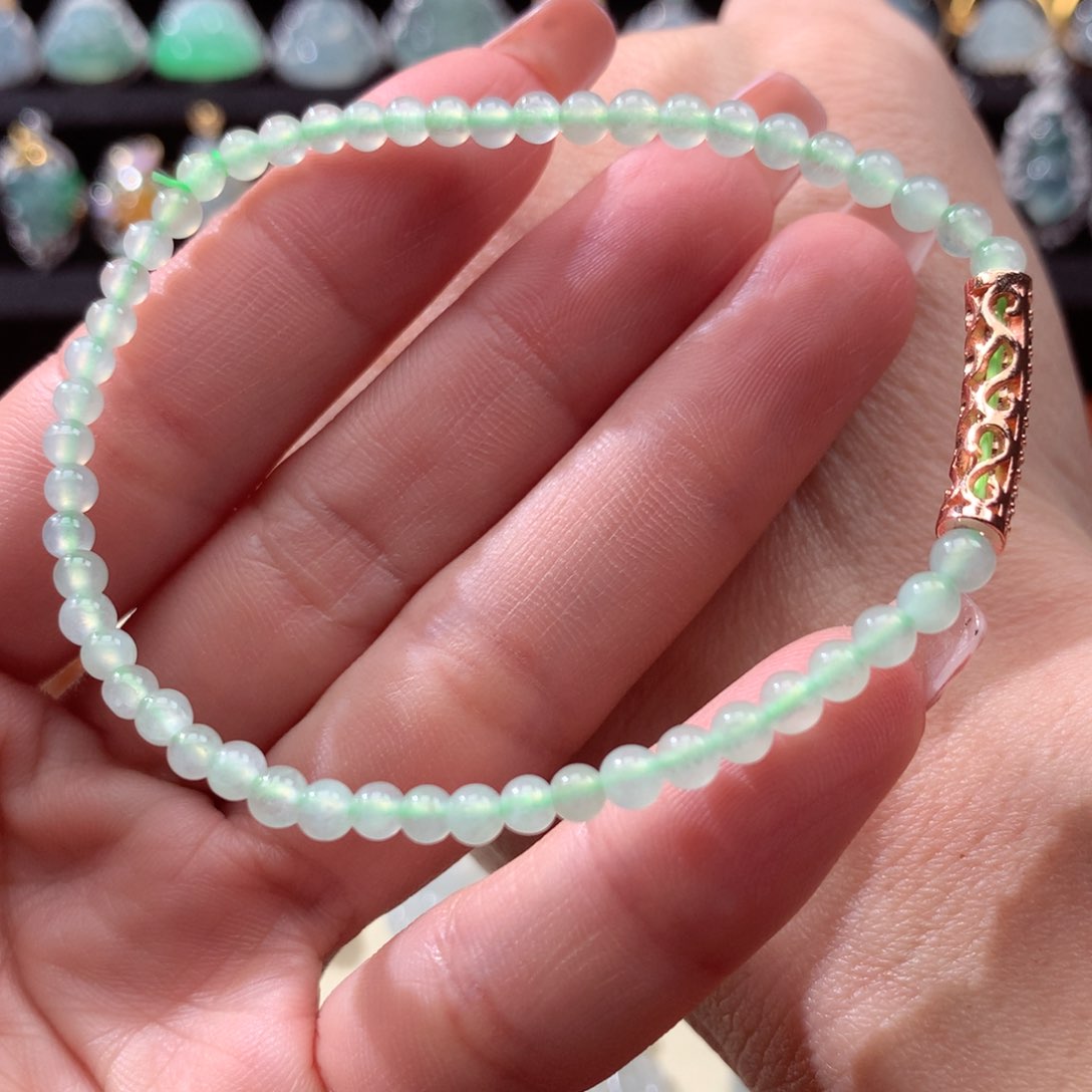 翡翠颈饰未镶嵌翡翠