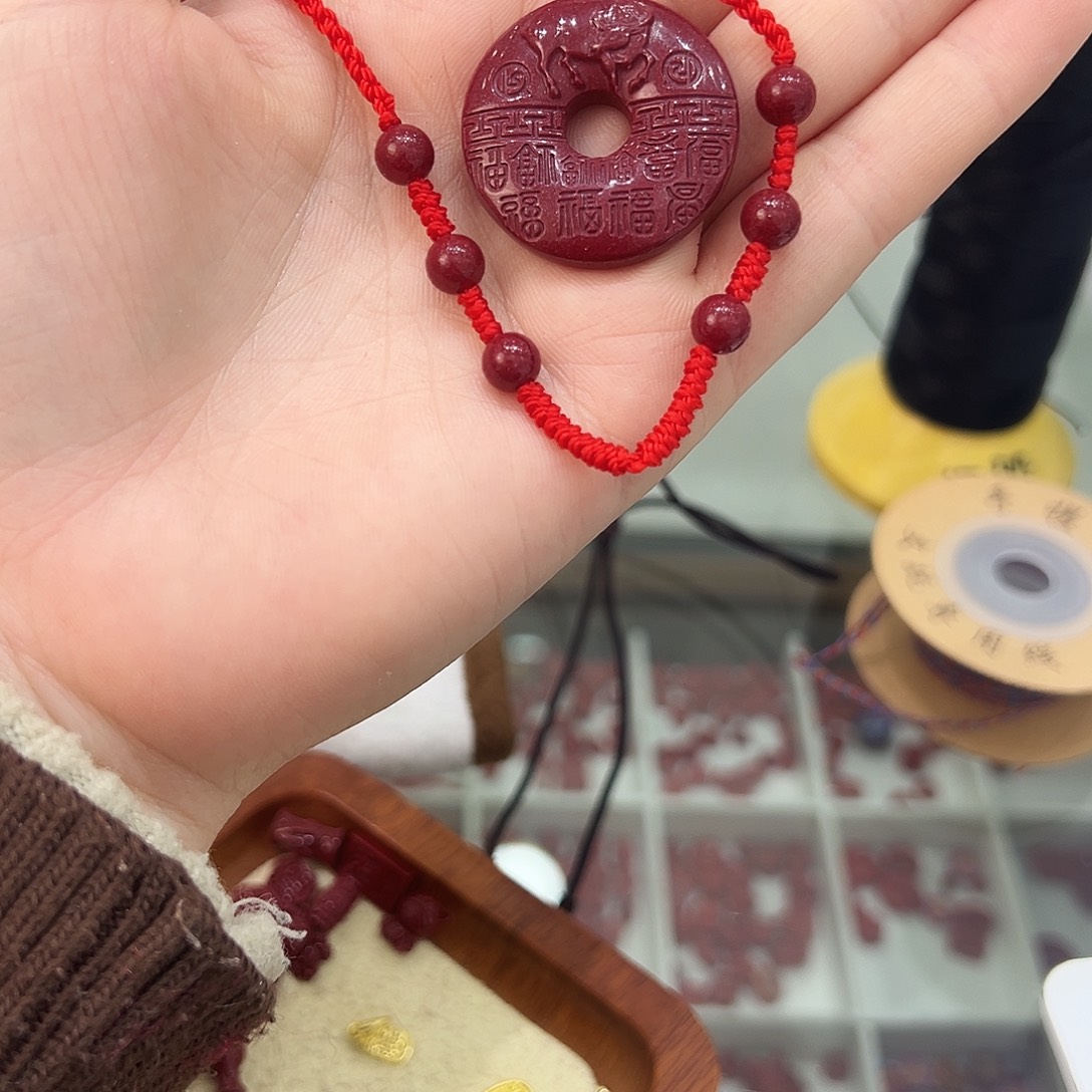 天然辰砂生肖牛项链 红色绳子 推拉款身高157体重143 绳子编长