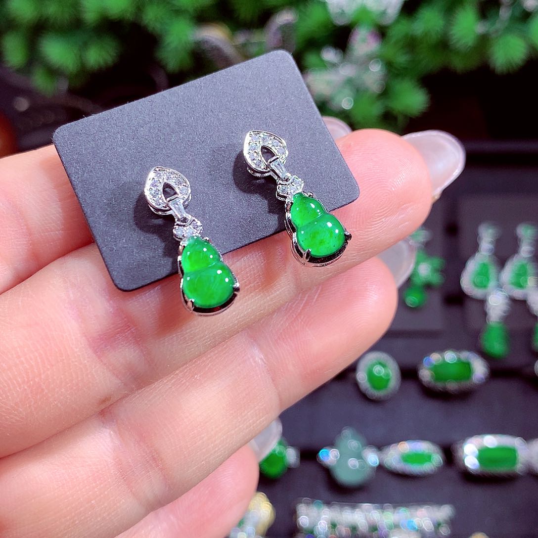 颈饰未镶嵌翡翠天然