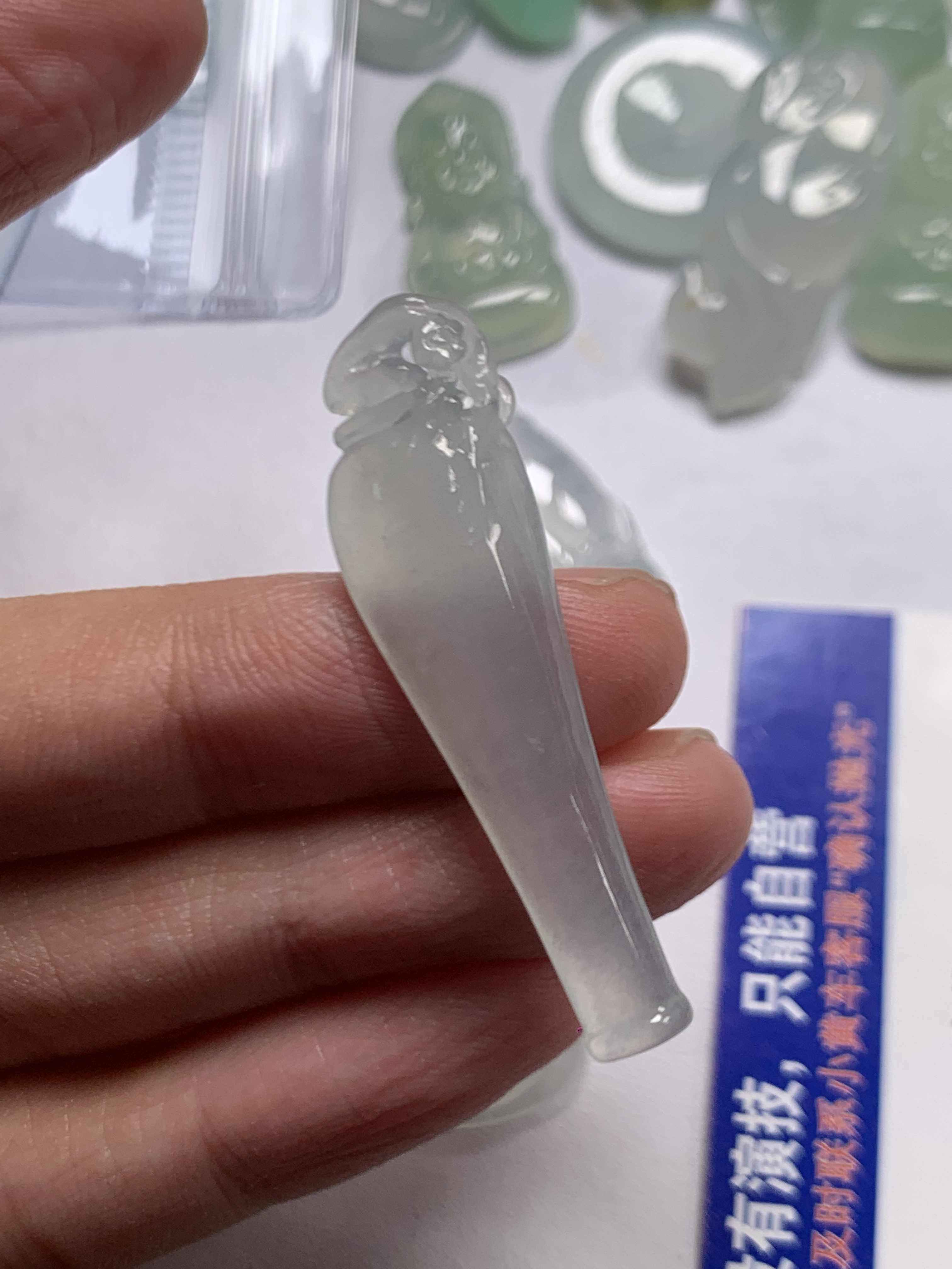 天然缅料a货翡翠花瓶  40.7×11.5×4.8mm