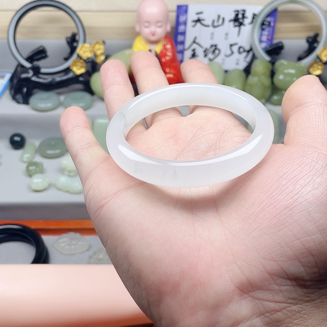 石英质玉手镯未镶嵌好*