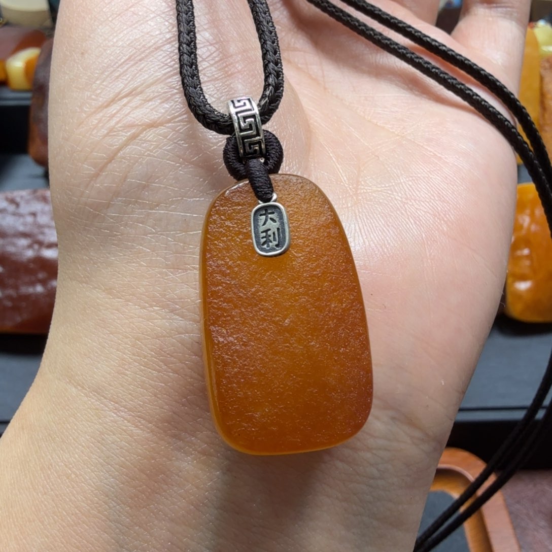 琥珀吊坠(赠链)未镶嵌