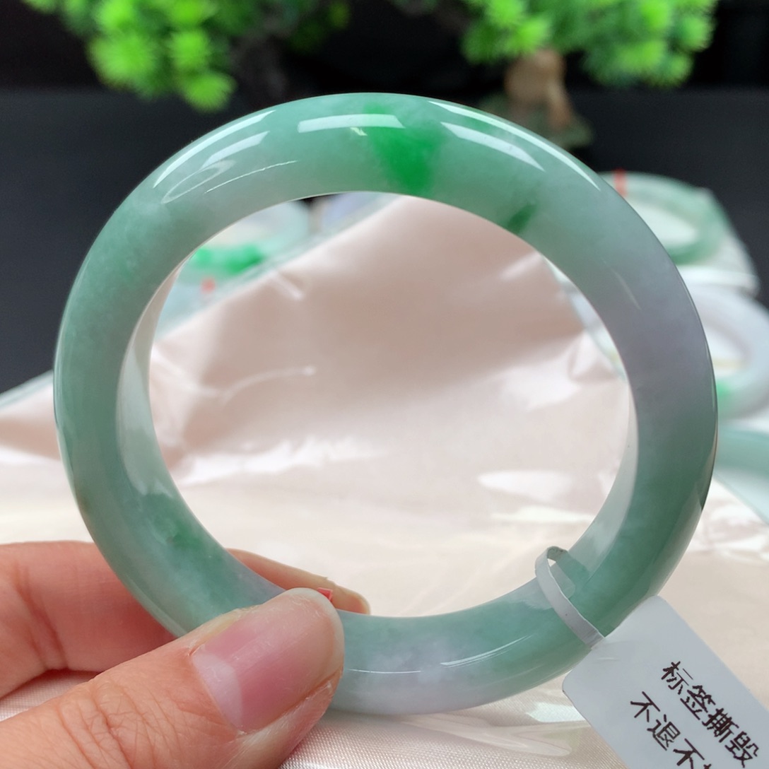 翡翠手镯未镶嵌55飘阳绿