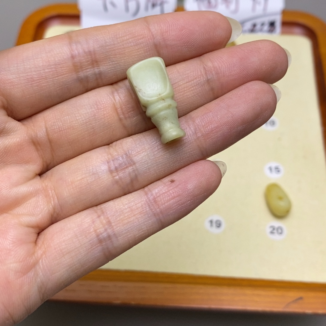 宁***勒蛇纹石玉未镶嵌配饰