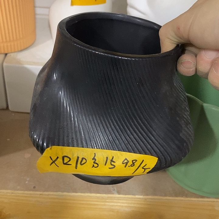 陶瓷花盆有孔 瑕疵介意勿拍 
