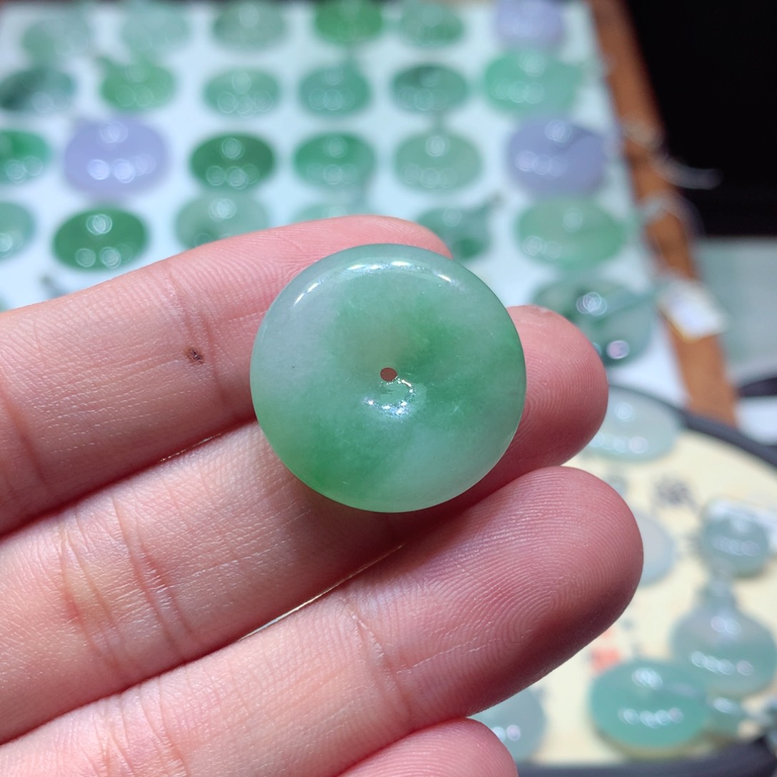 翡翠未镶嵌颈饰?*?