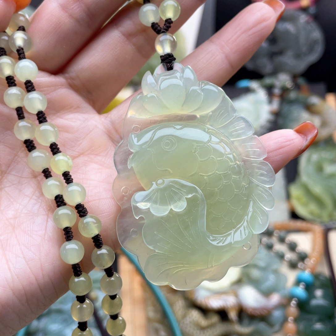 蛇纹石玉颈饰未镶嵌