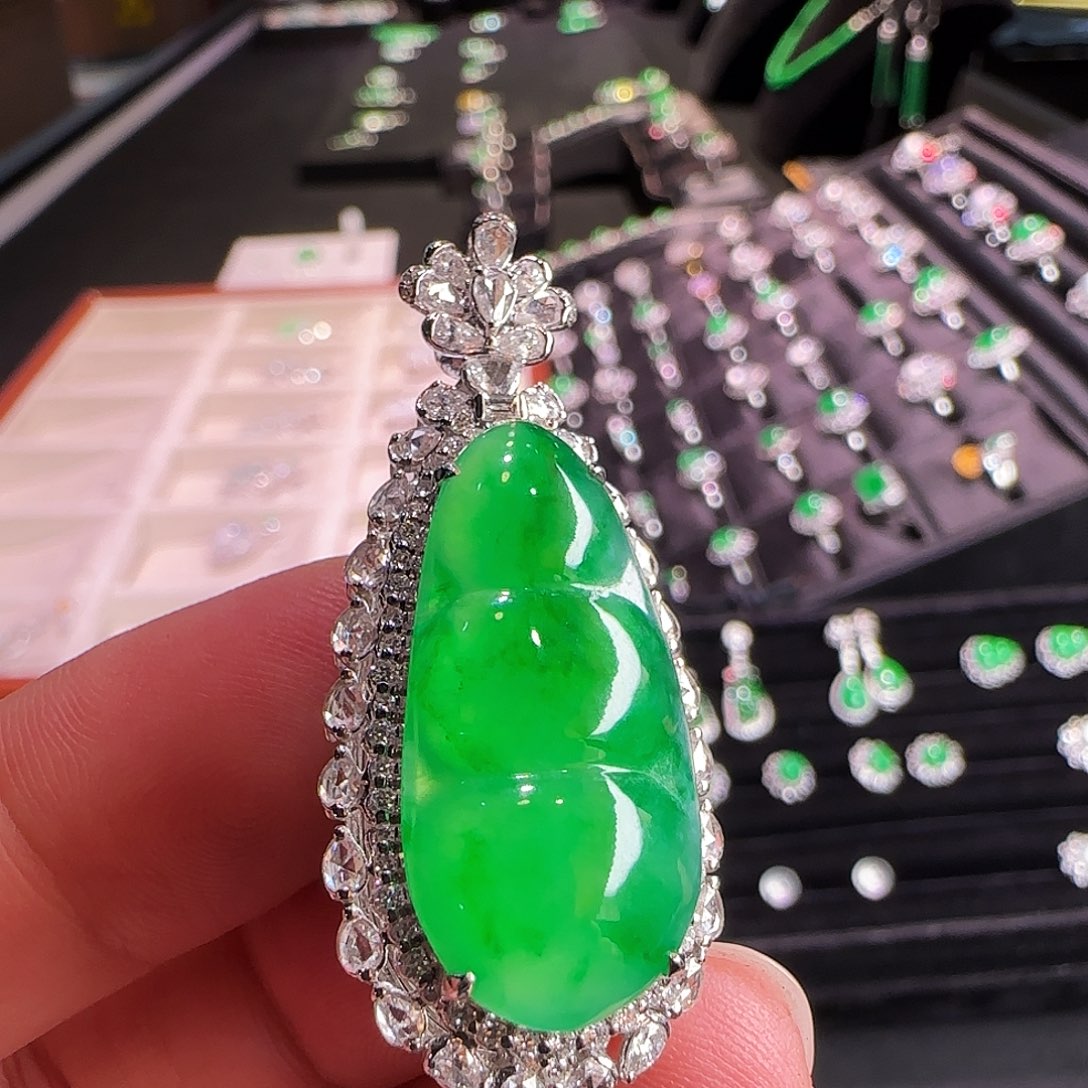 翡翠18K金镶嵌颈饰