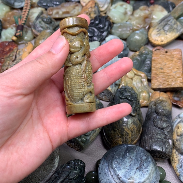 岫岩河磨玉（透闪石质玉）挂件未镶嵌珍*