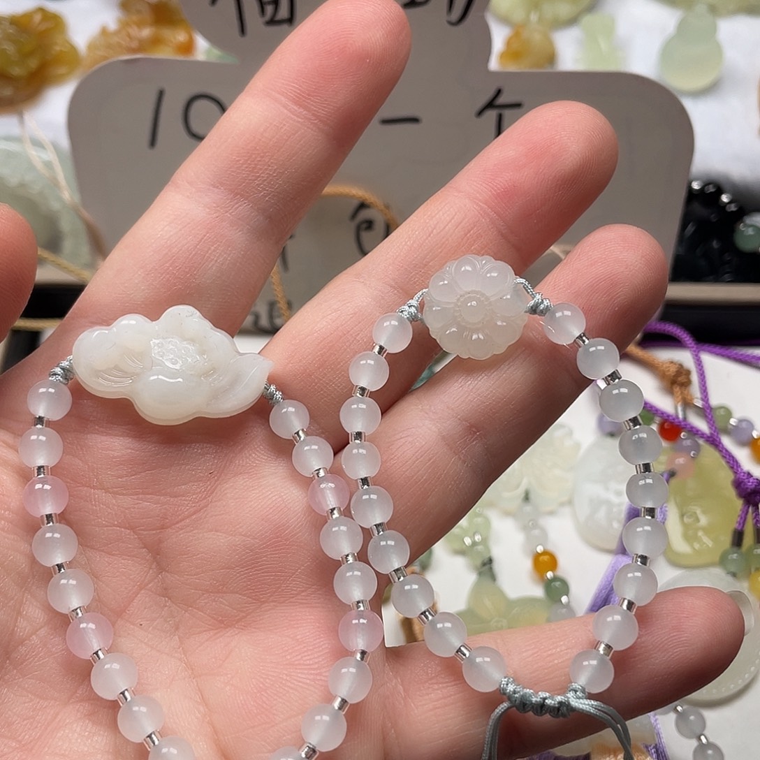 蛇纹石玉未镶嵌颈饰