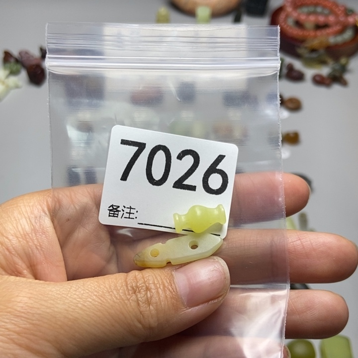 思***达蛇纹石玉未镶嵌项链