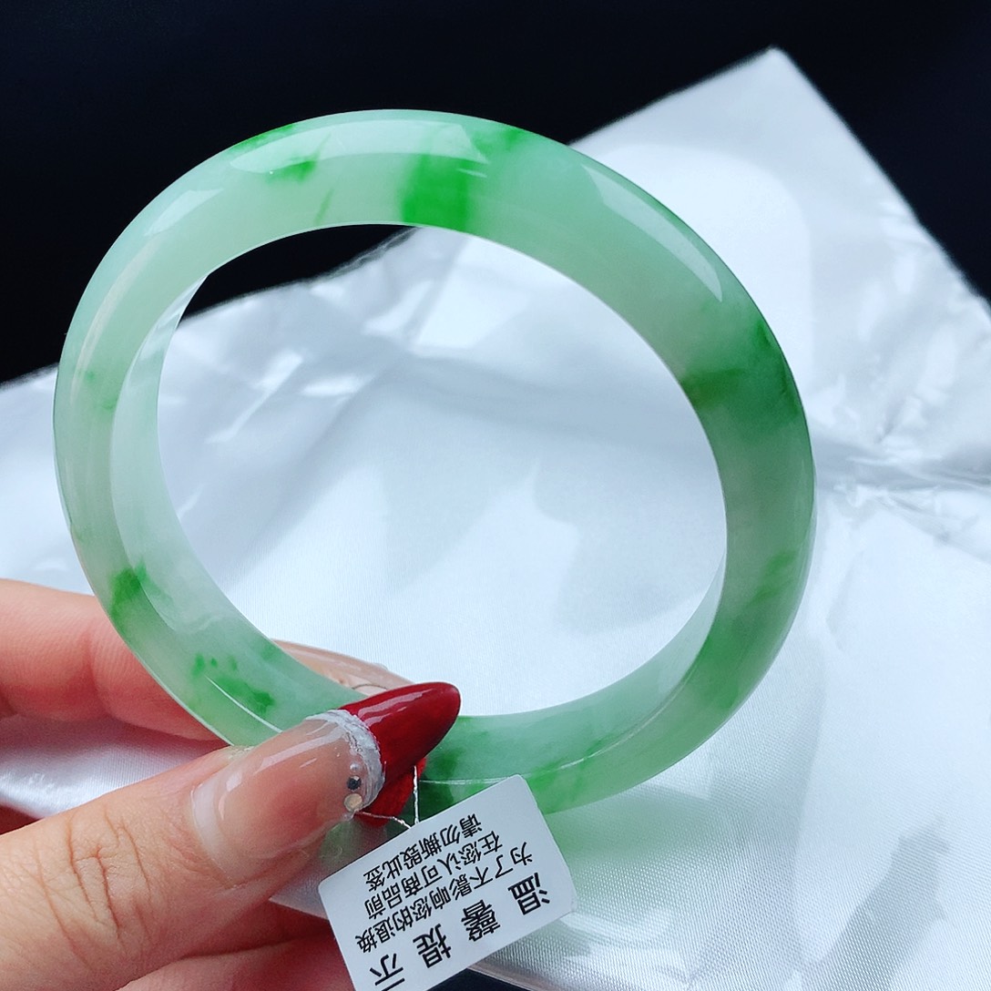 翡翠手镯未镶嵌62圈