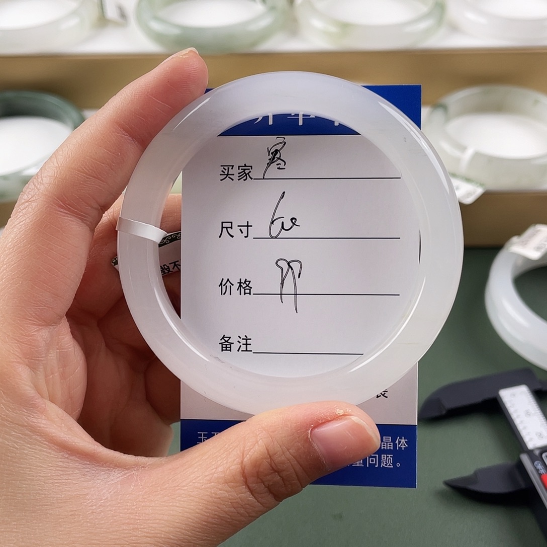 寒***）石英质玉未镶嵌手镯