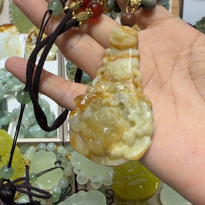 蛇纹石玉吊坠未镶嵌