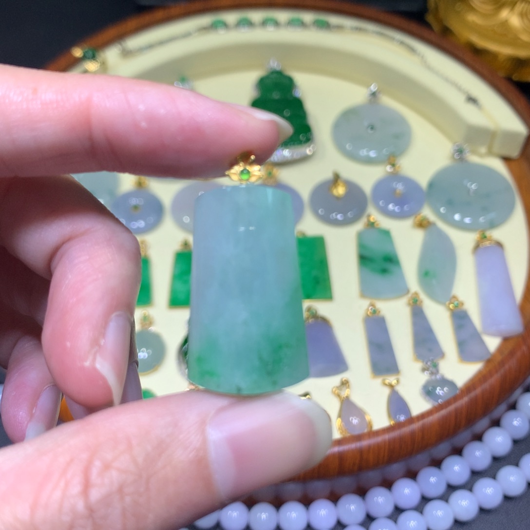 翡翠吊坠(不含链)未镶嵌