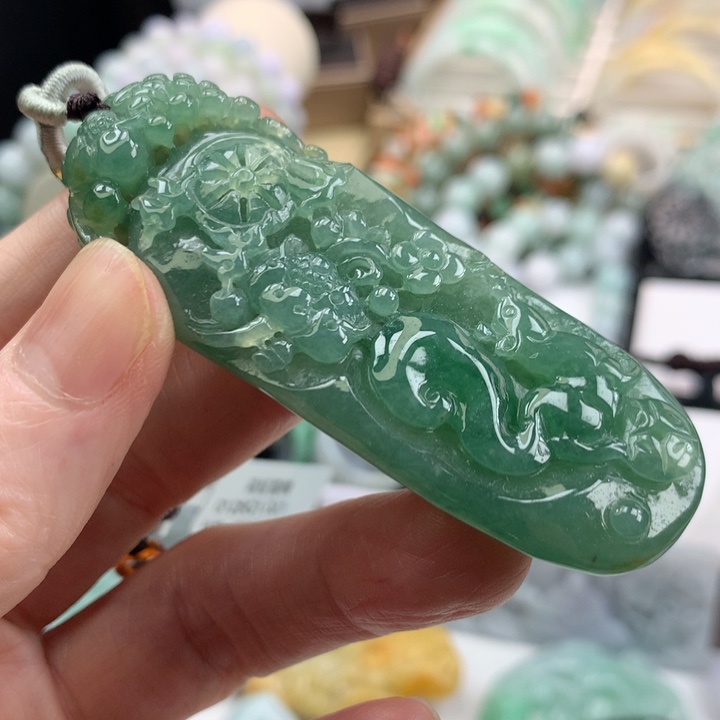 翡翠颈饰未镶嵌吊坠