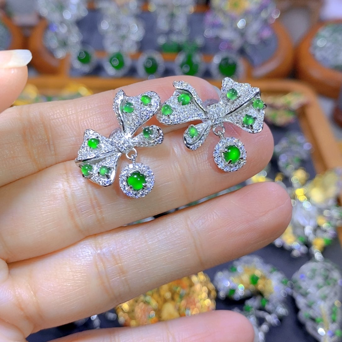 翡翠颈饰银S925镶嵌天然翡翠