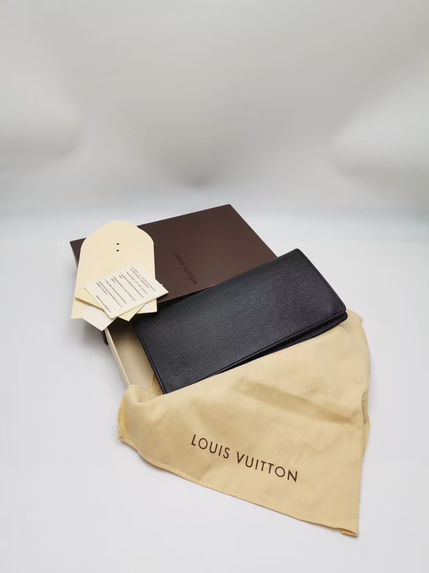 未使用 LouisVuitton/路易威登 18222 LV黑色全皮钱包压纹长款