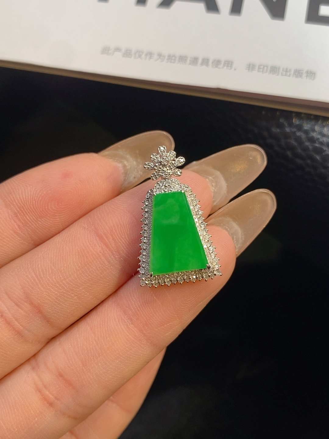 【伊玥珠宝】福利款天然缅甸翡翠A货 阳绿无事牌吊坠