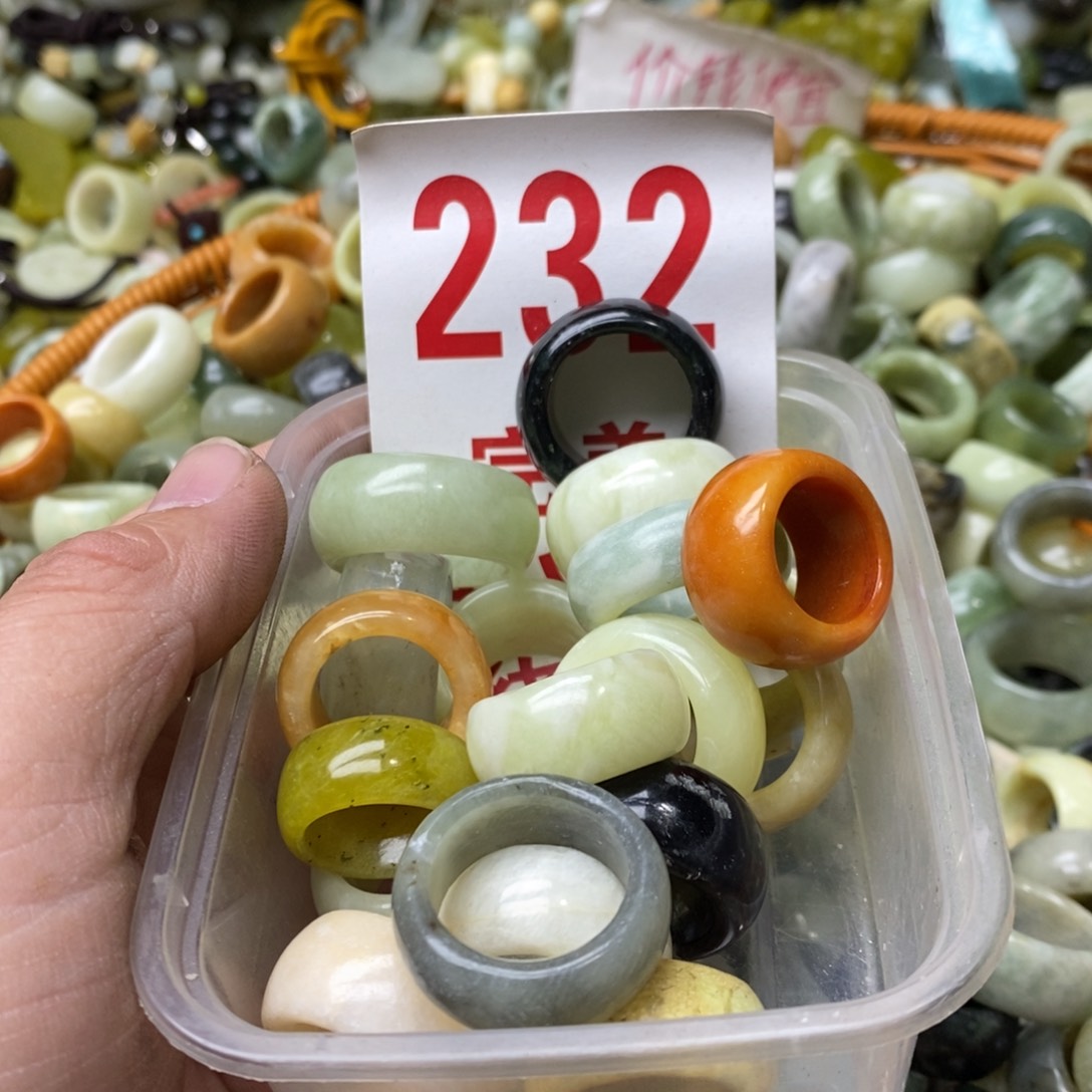 蛇纹石玉挂坠未镶嵌