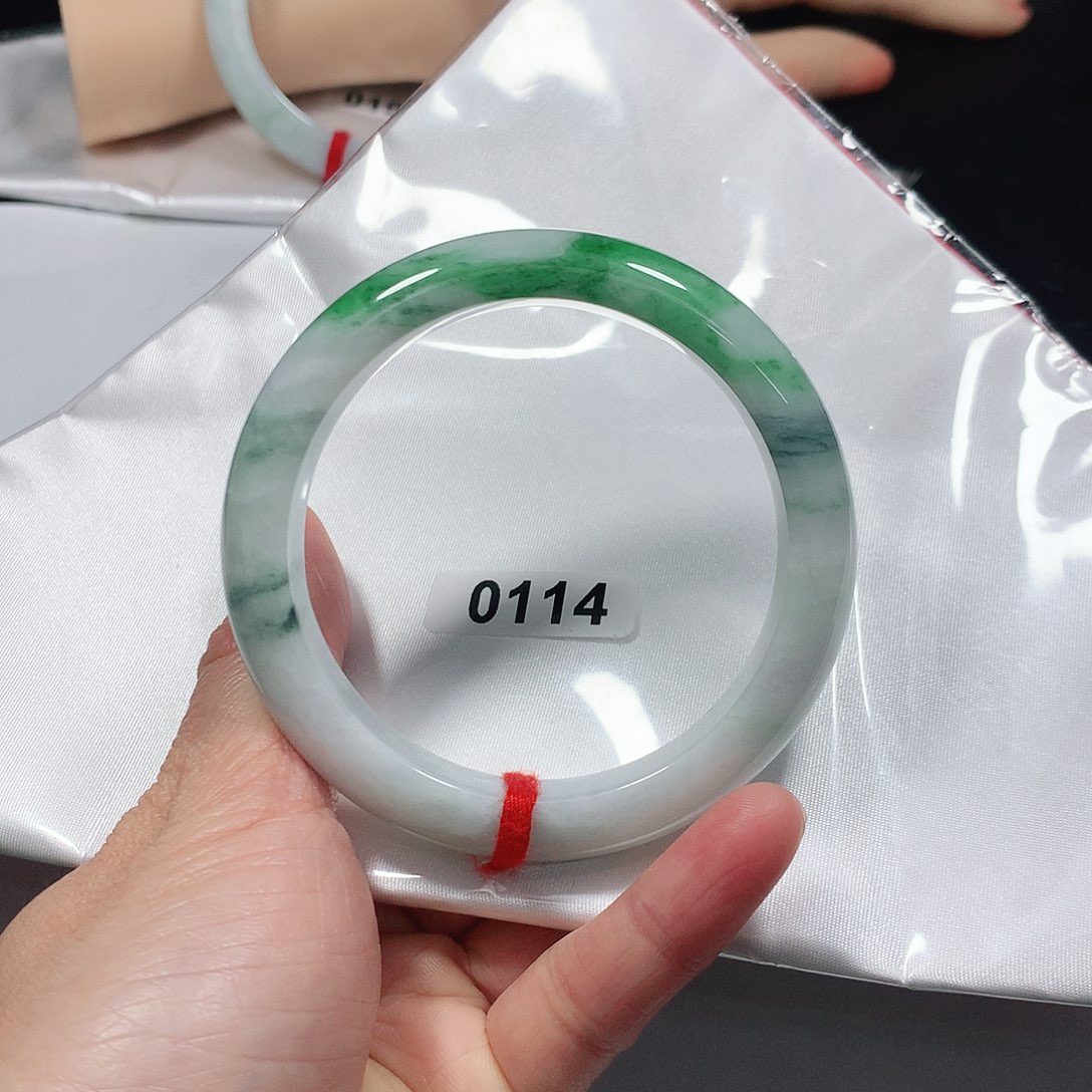 翡翠手镯未镶嵌天然缅甸A货翡翠手镯