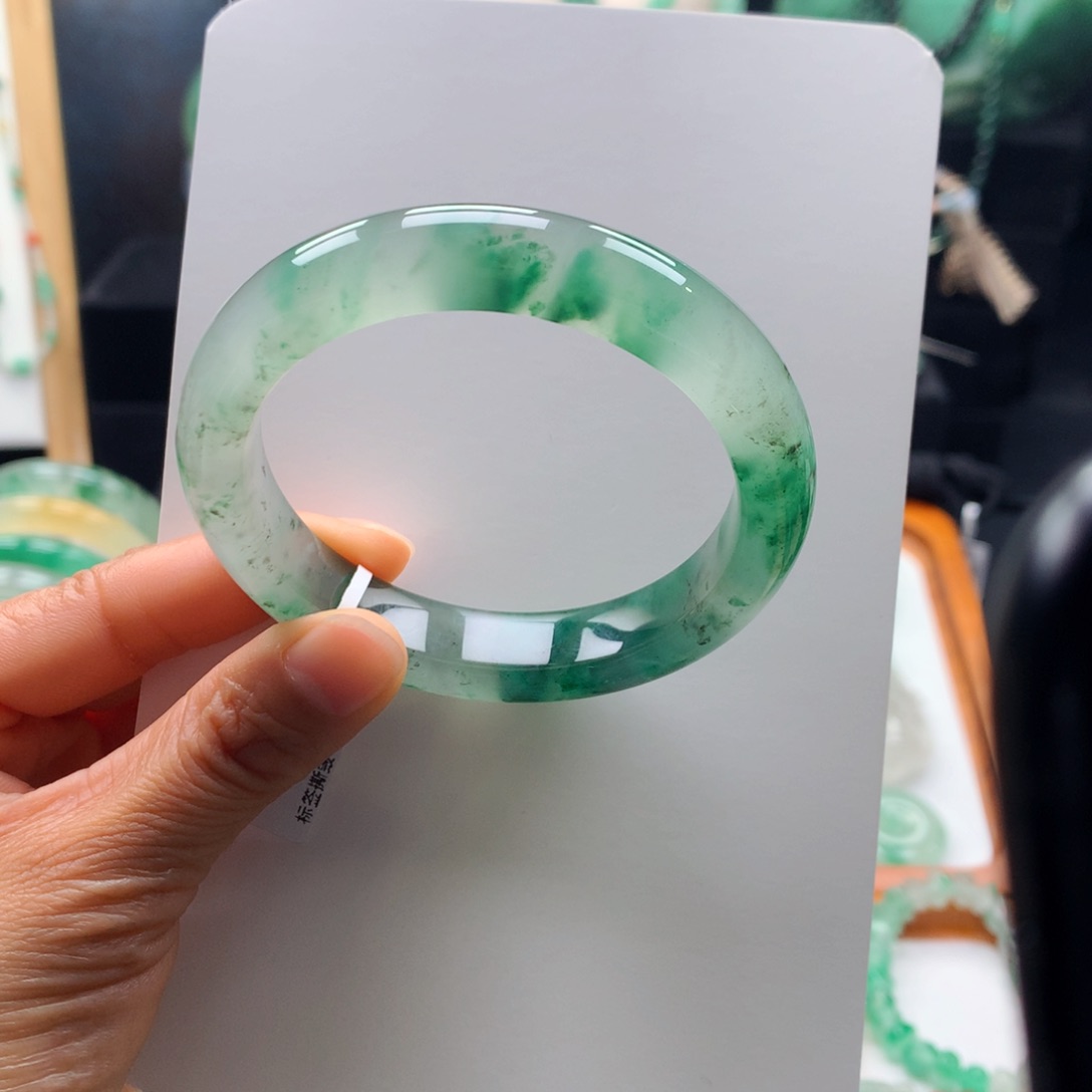 未镶嵌手镯石英质玉