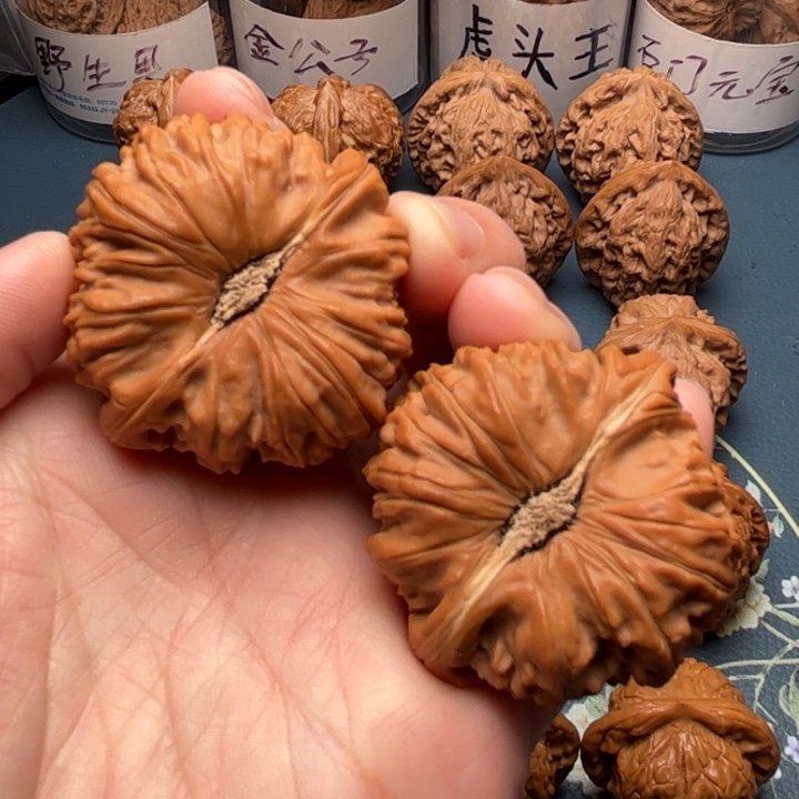 文玩核桃把件42卡姿兰大眼睛闷白