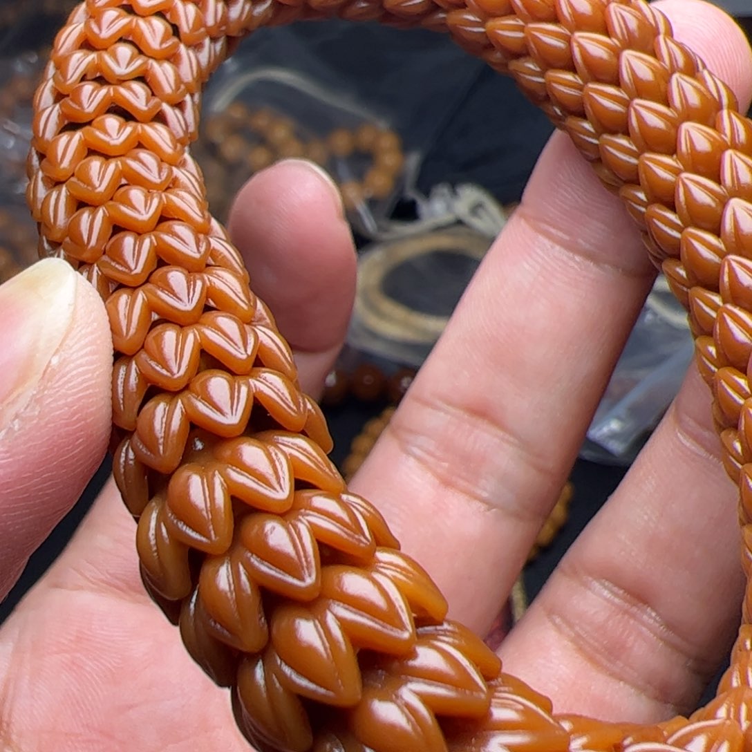 吊坠猴头核桃雨天