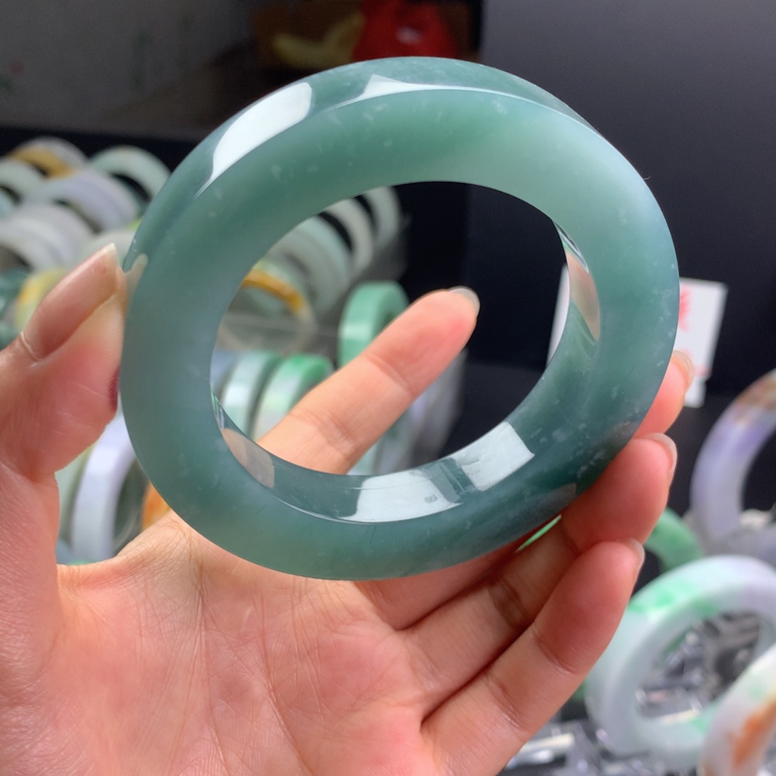 翡翠手镯未镶嵌手镯